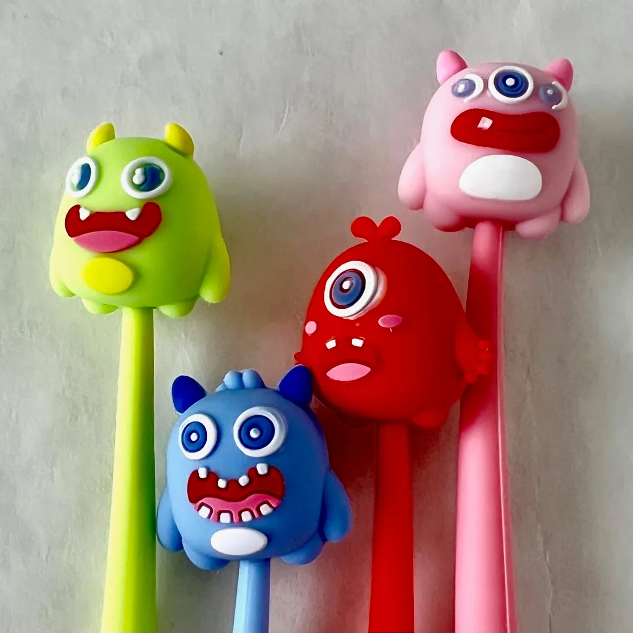 22568 MONSTER WIGGLE GEL PEN-36